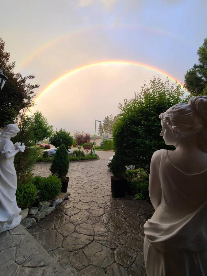 Villa Bellissimo Frantalia - La Galleriseum Versaliere Κελόουνα  Εξωτερικό φωτογραφία